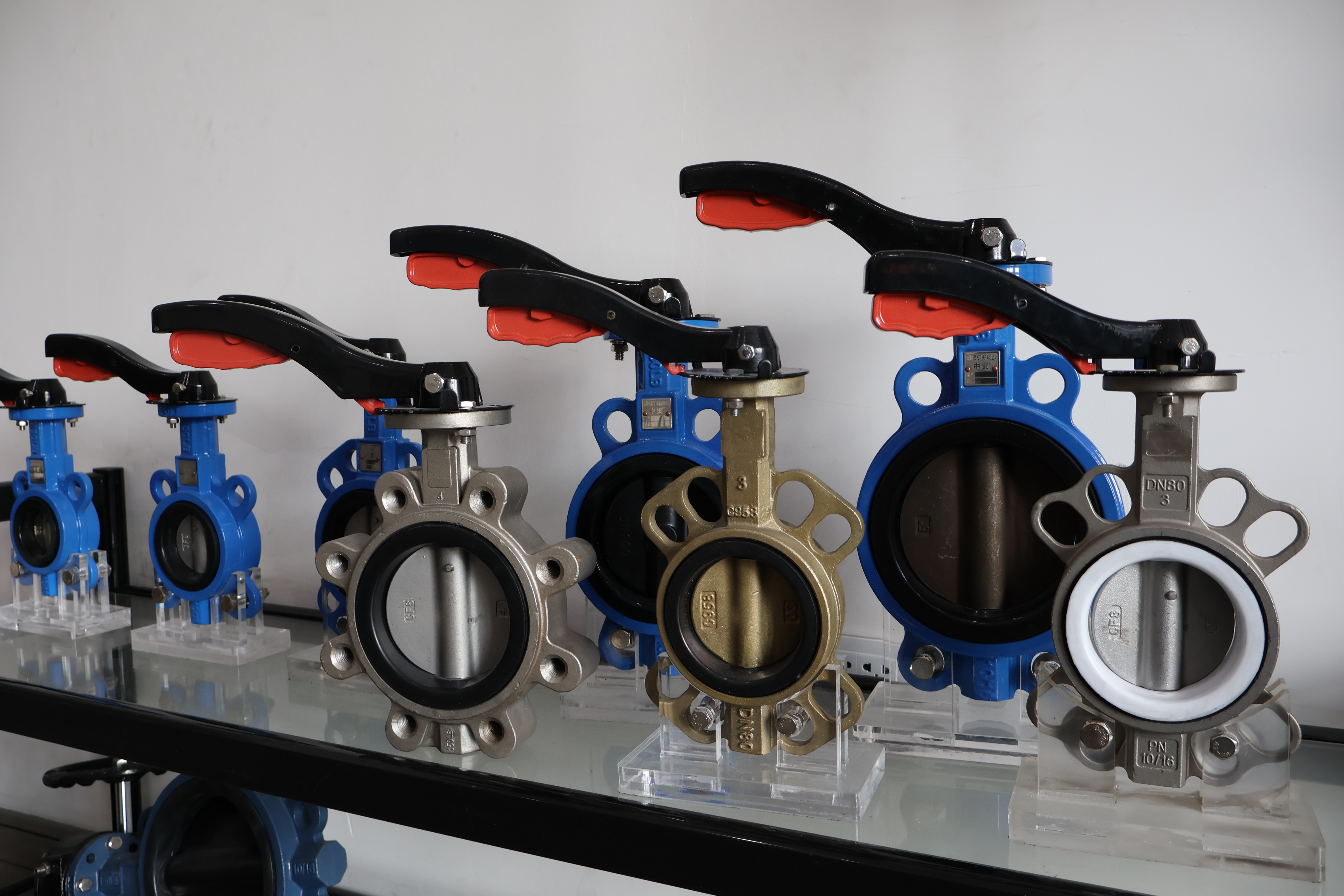 Rudaí nach mór duit a bheith ar eolas agat agus comhlaí á gceannach agat: Ná Cur amú Do Airgead sa Dorchadas!