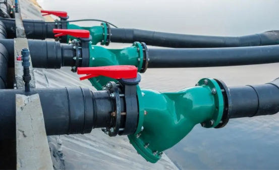 Na Difríochtaí idir Comhlaí Baile, Cathrach agus Monarchan